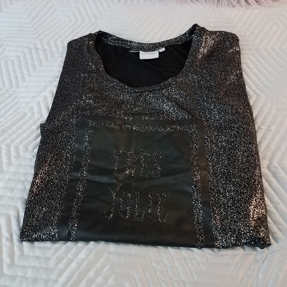 Junarose "Tres Jolie" Tee